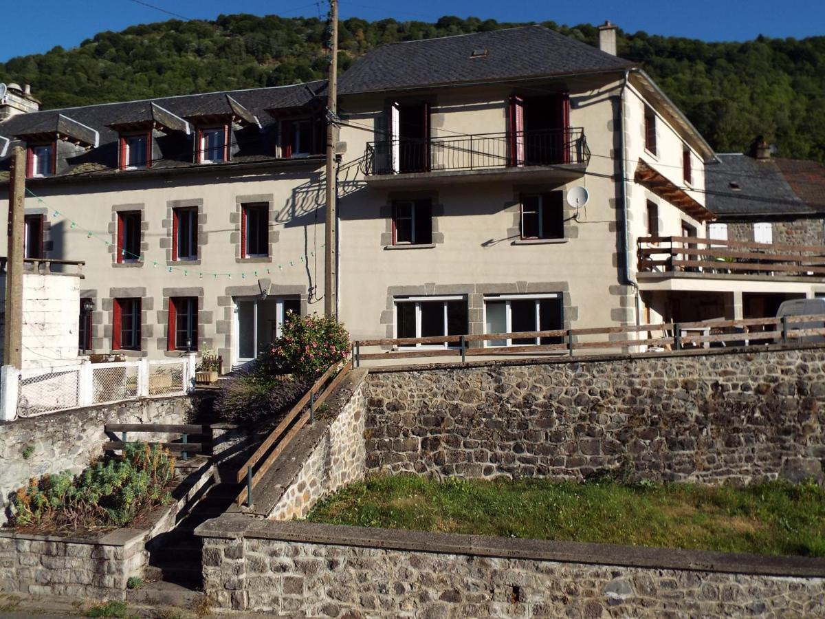 Au Coeur Du Volcantal Guest house *